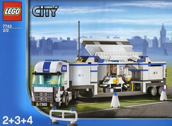 lego city police command center 524 pieces of lego blocks lego-city-police-command-center