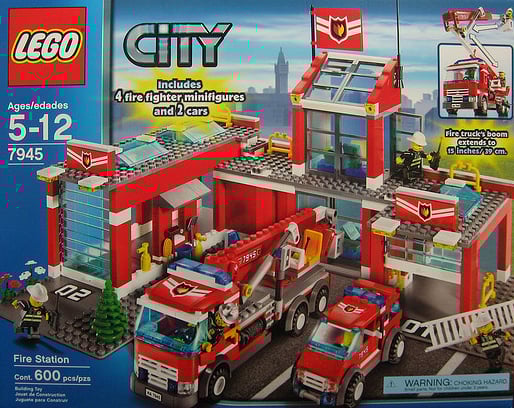lego city fire station 600 pieces of lego blocks lego-city-fire-station