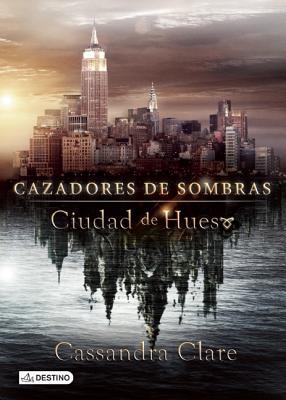 Ciudad de Hueso (Movie Tie-In), Cazadores de Sombras 1 written by Cassandra Clare