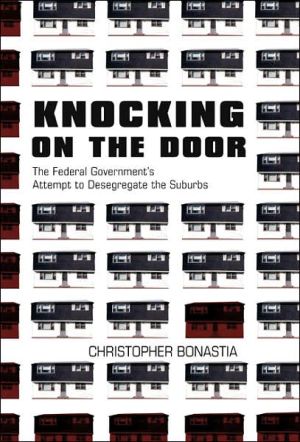 Knocking on the Door: The Federal Government's Attempt to Desegregate the Suburbs book written by Christopher Bonastia